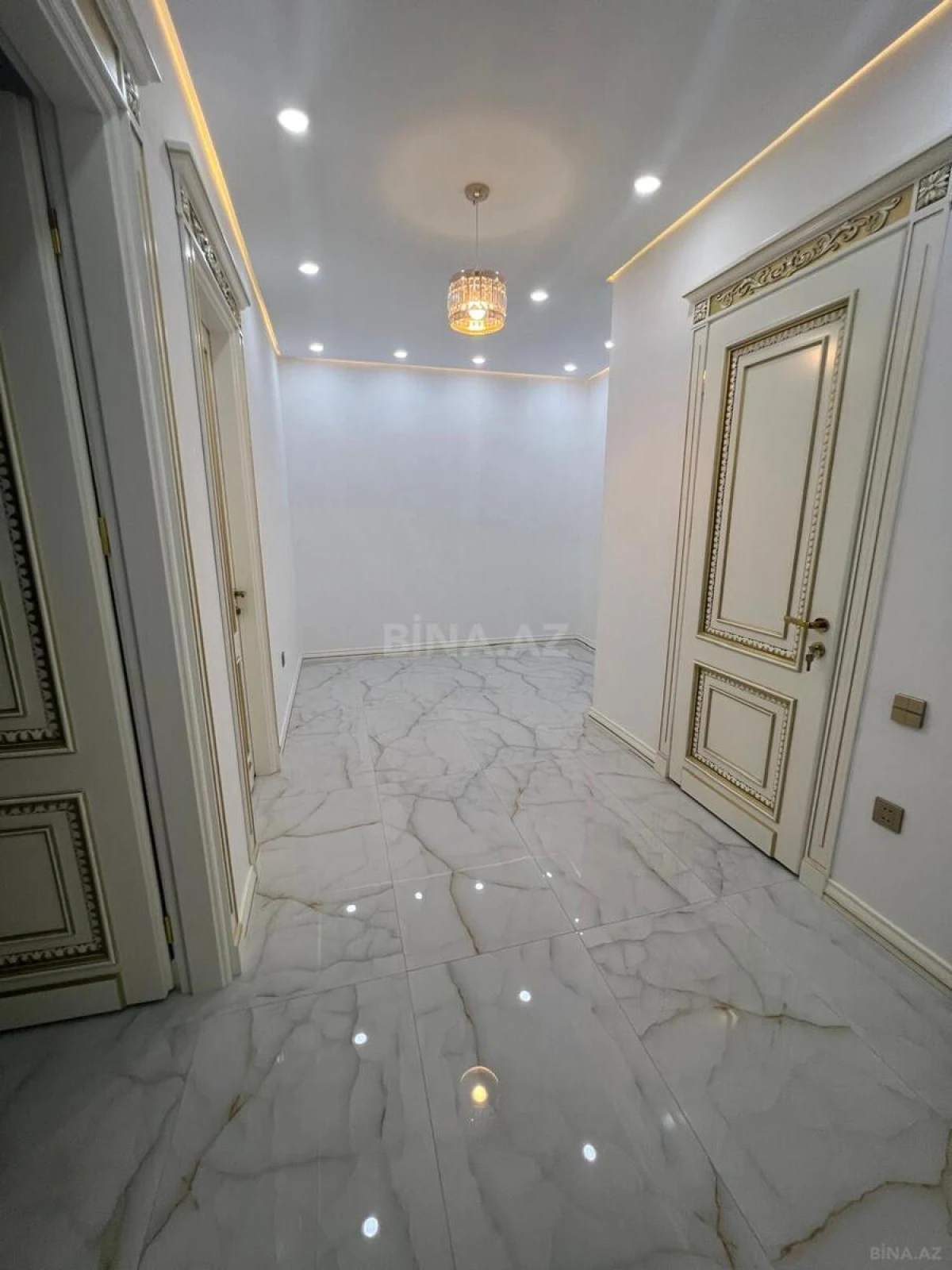 Satılır 4 otaqlı mənzil 148 m²