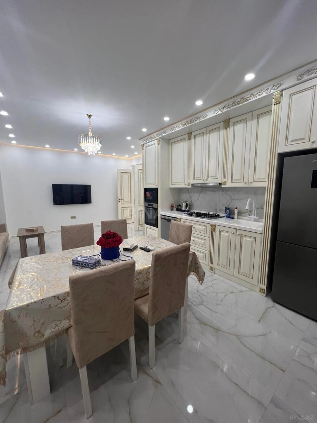 Satılır 4 otaqlı mənzil 148 m²