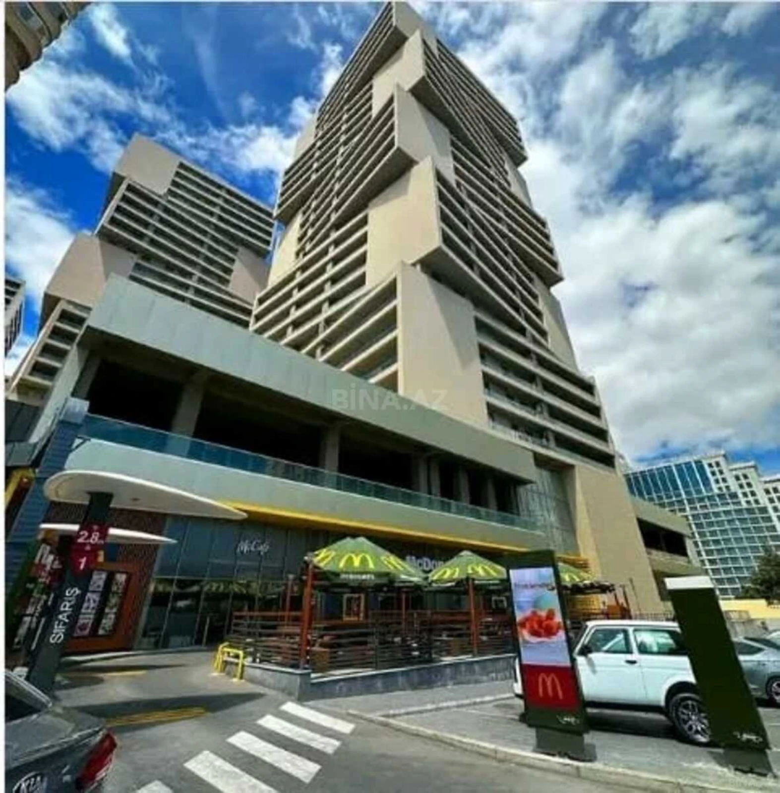 Satılır 4 otaqlı mənzil 148 m²