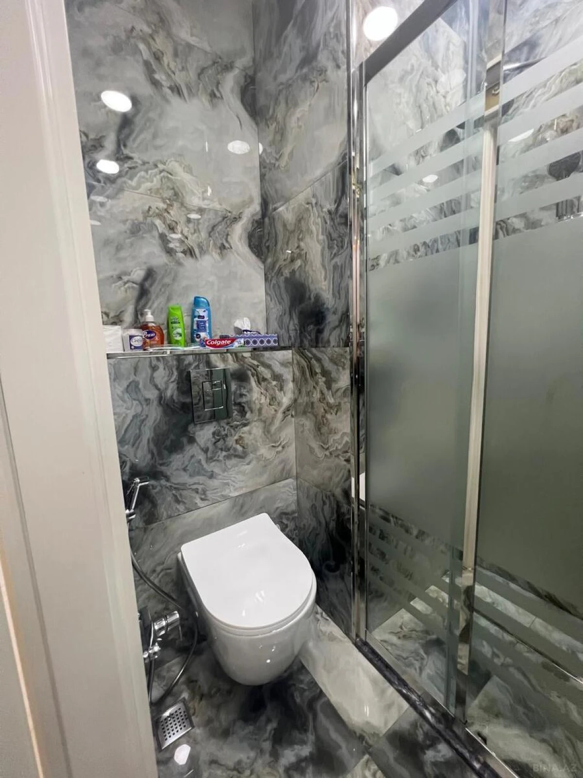 Satılır 4 otaqlı mənzil 148 m²