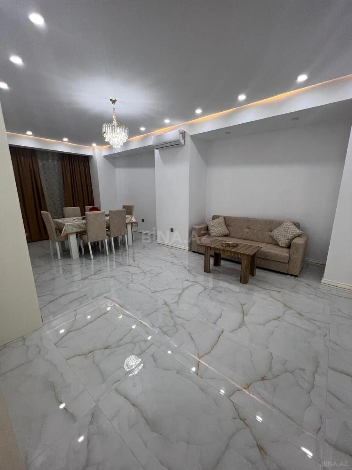 Satılır 4 otaqlı mənzil 148 m²