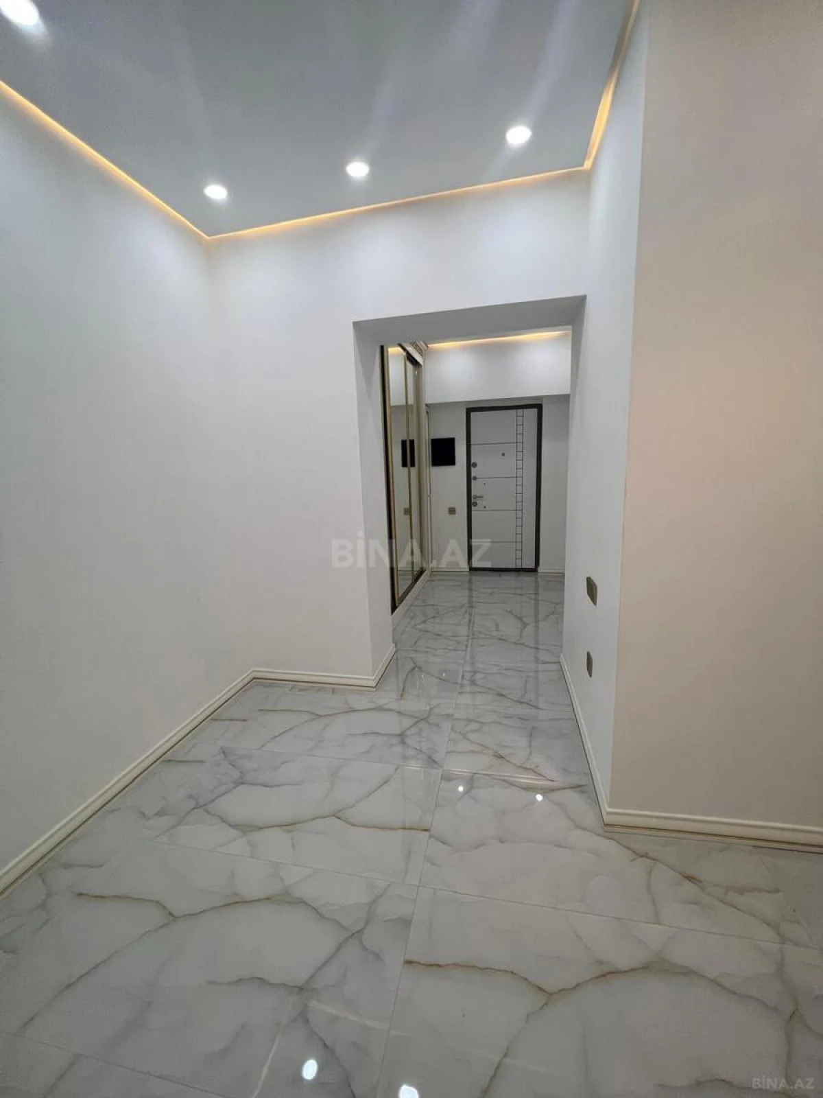 Satılır 4 otaqlı mənzil 148 m²