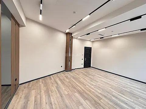 Satılır obyekt 330 m²