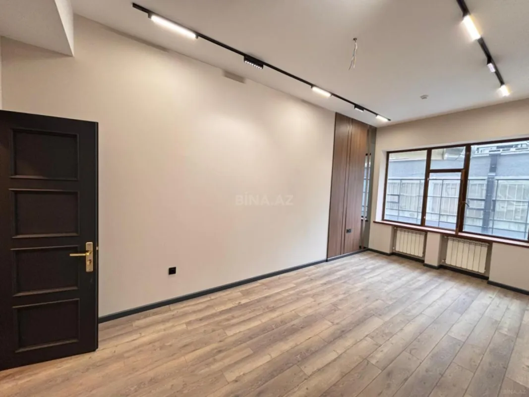 Satılır obyekt 330 m²