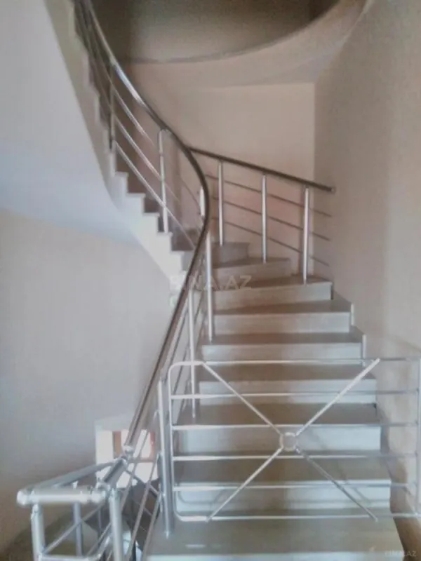 Kirayə verilir 7 otaqlı həyət evi 500 m²