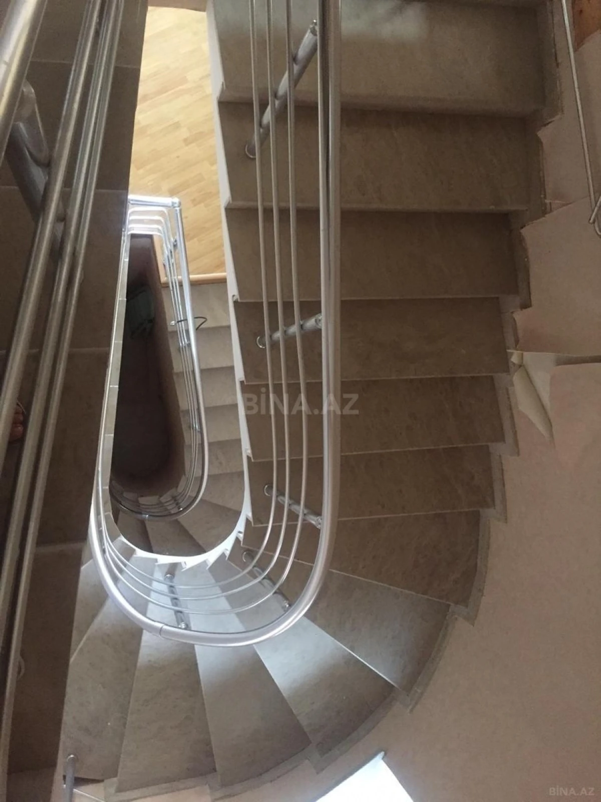 Kirayə verilir 7 otaqlı həyət evi 500 m²