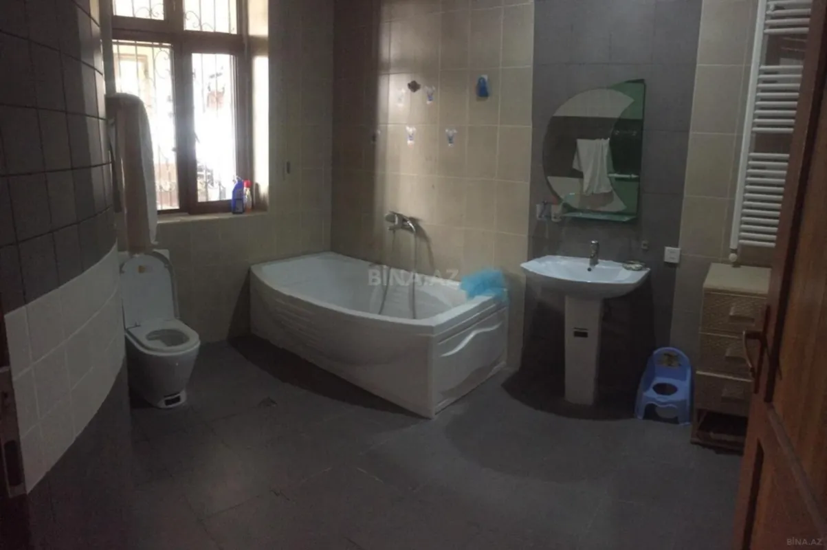 Kirayə verilir 7 otaqlı həyət evi 500 m²