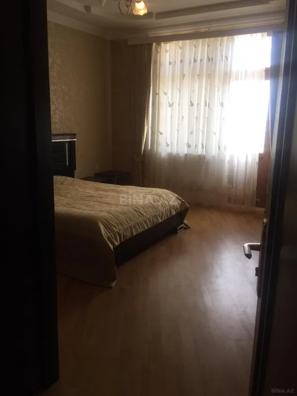 Kirayə verilir 7 otaqlı həyət evi 500 m²