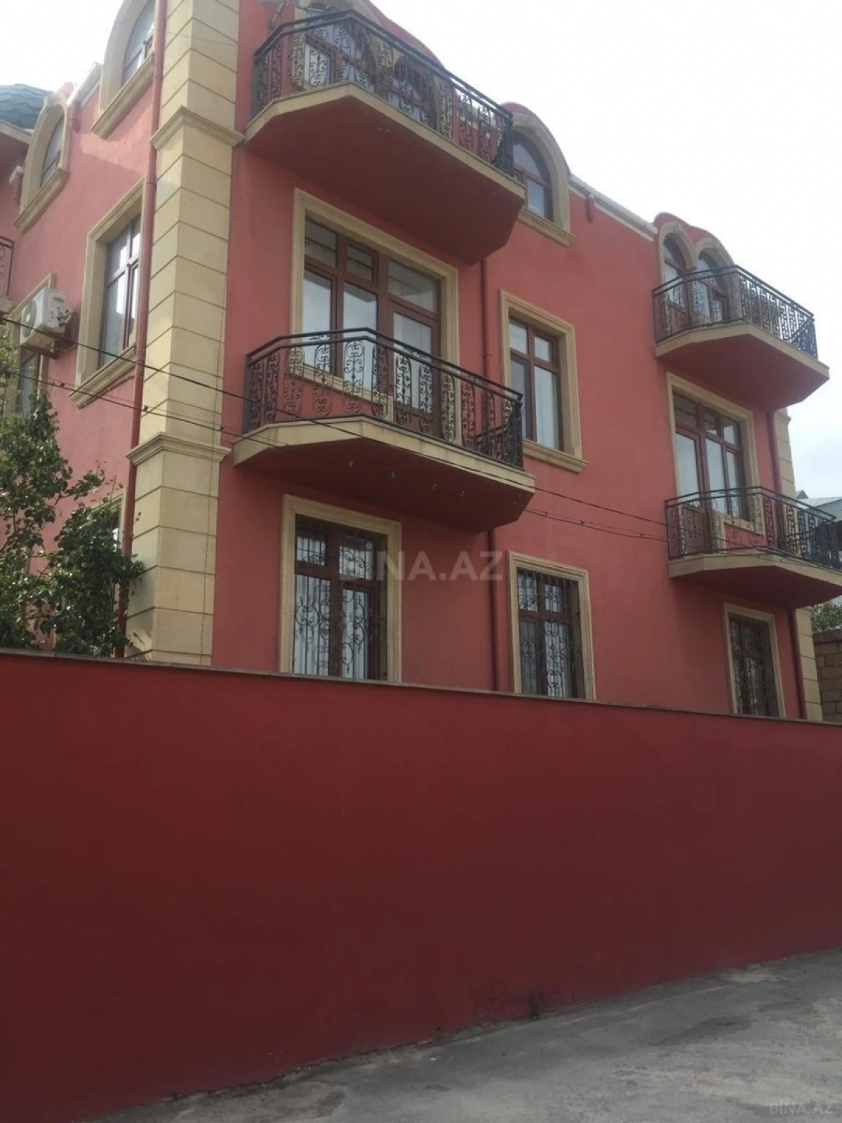 Kirayə verilir 7 otaqlı həyət evi 500 m²