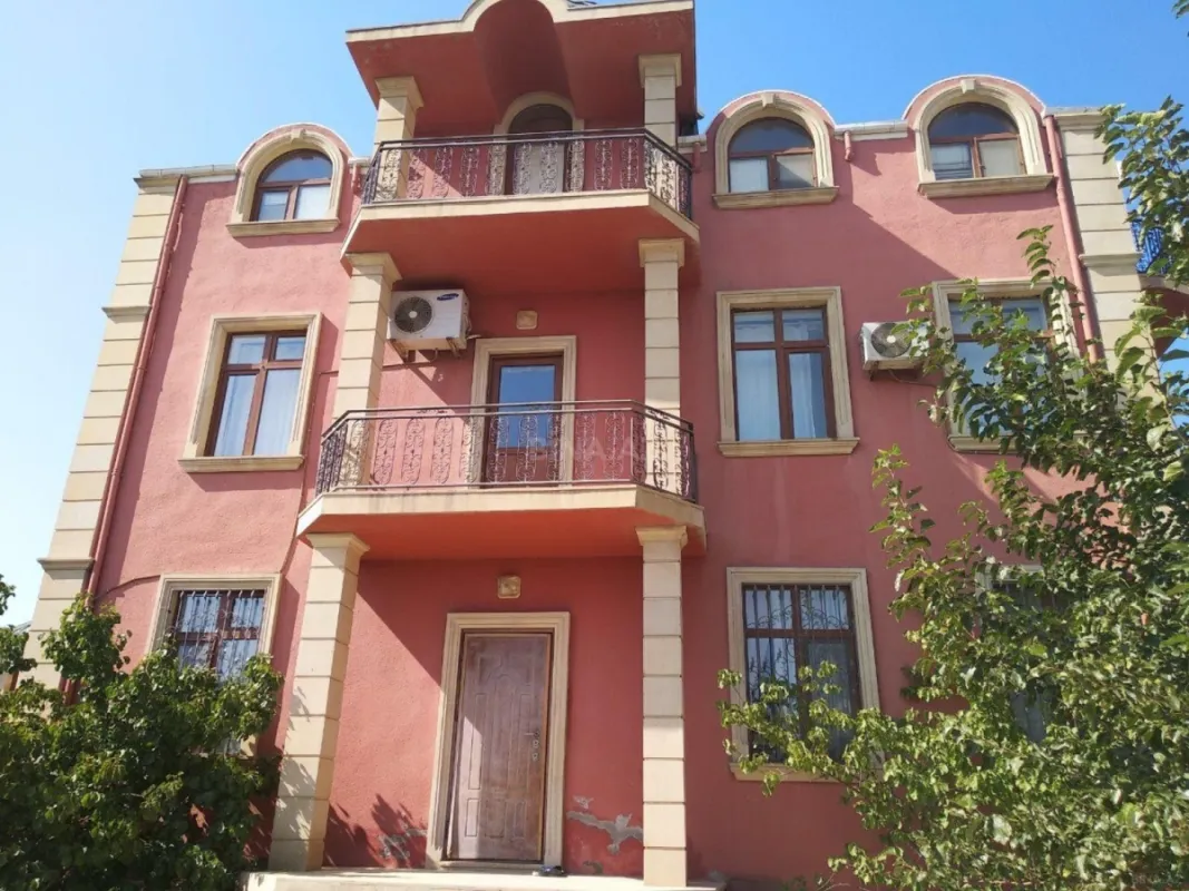 Kirayə verilir 7 otaqlı həyət evi 500 m²