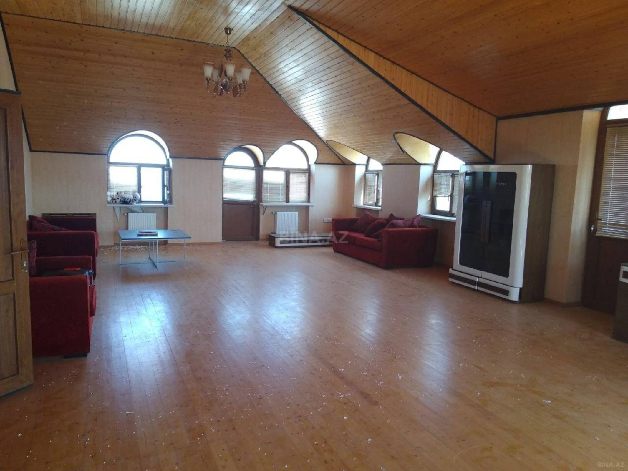 Kirayə verilir 7 otaqlı həyət evi 500 m²