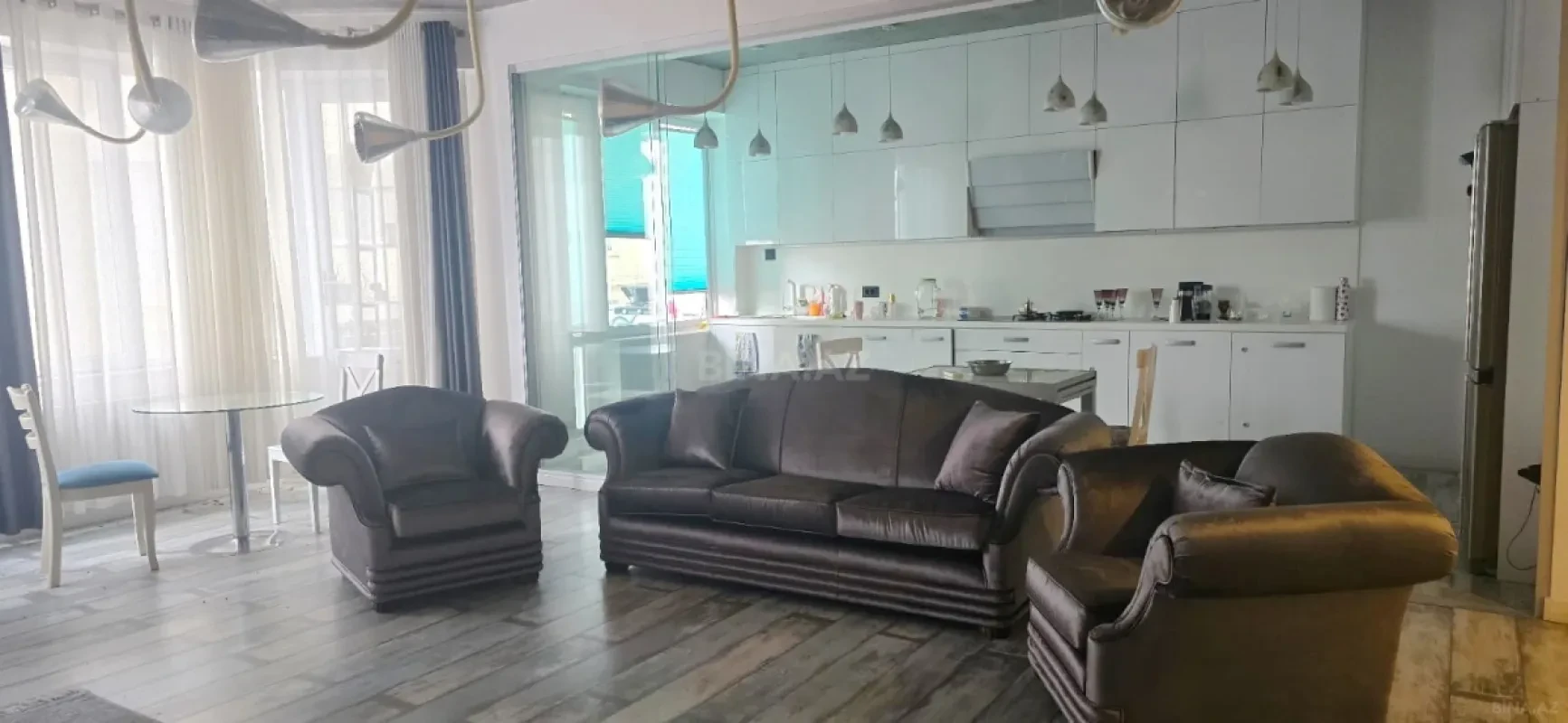 Kirayə verilir 3 otaqlı mənzil 147 m²