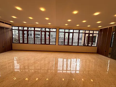 Satılır obyekt 550 m²