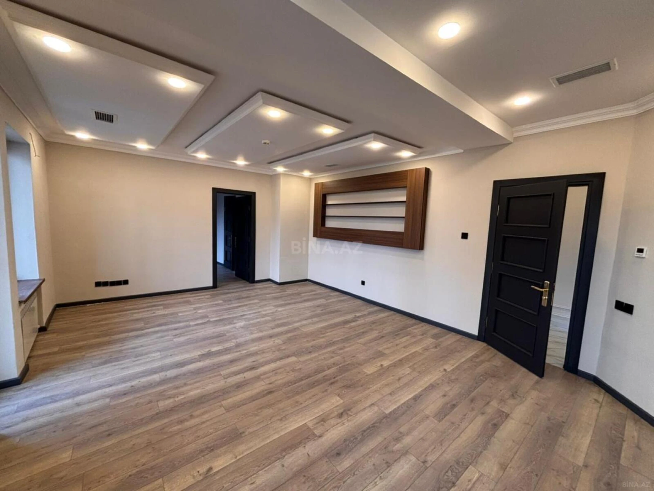 Satılır obyekt 550 m²