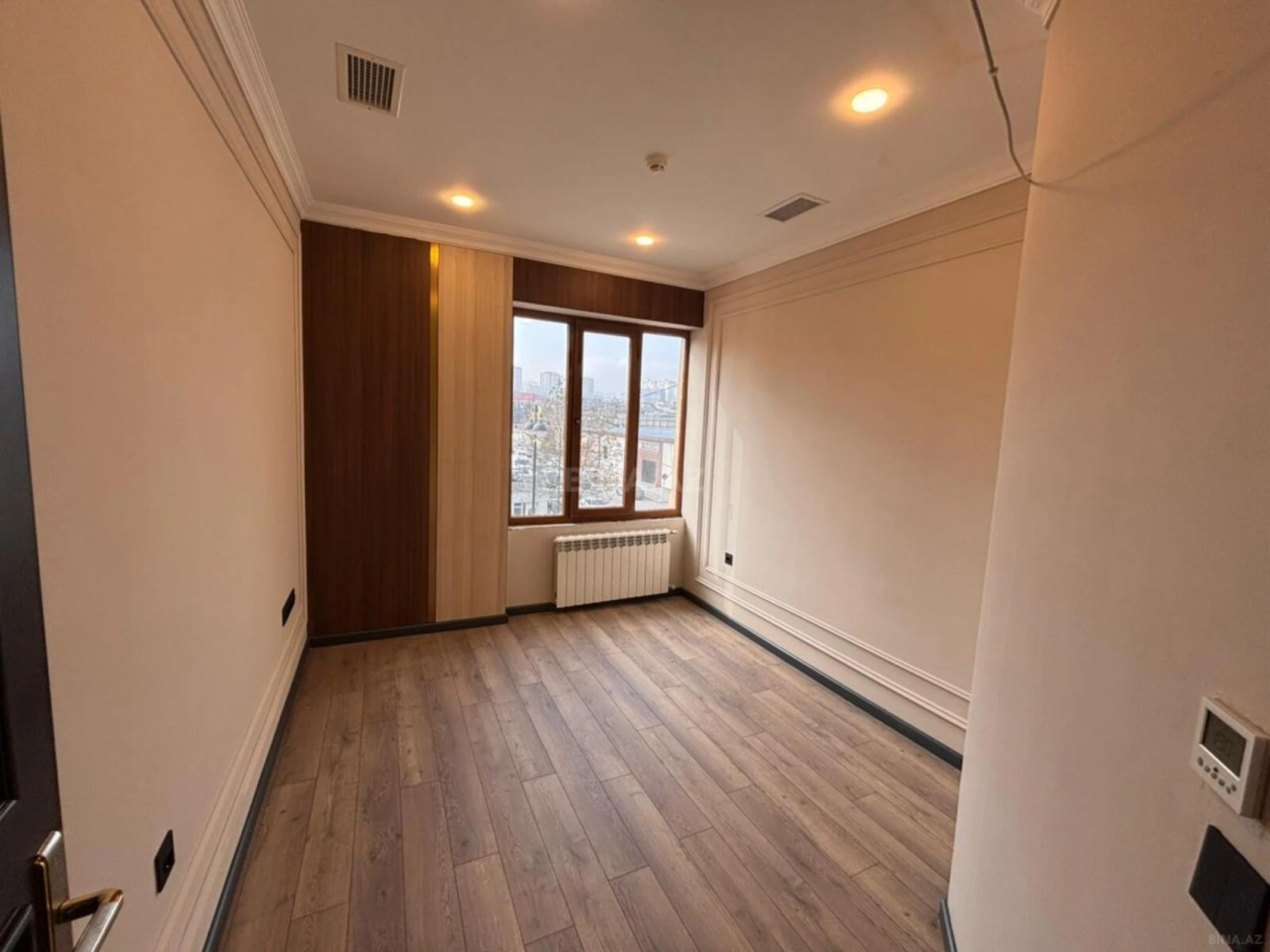Satılır obyekt 550 m²