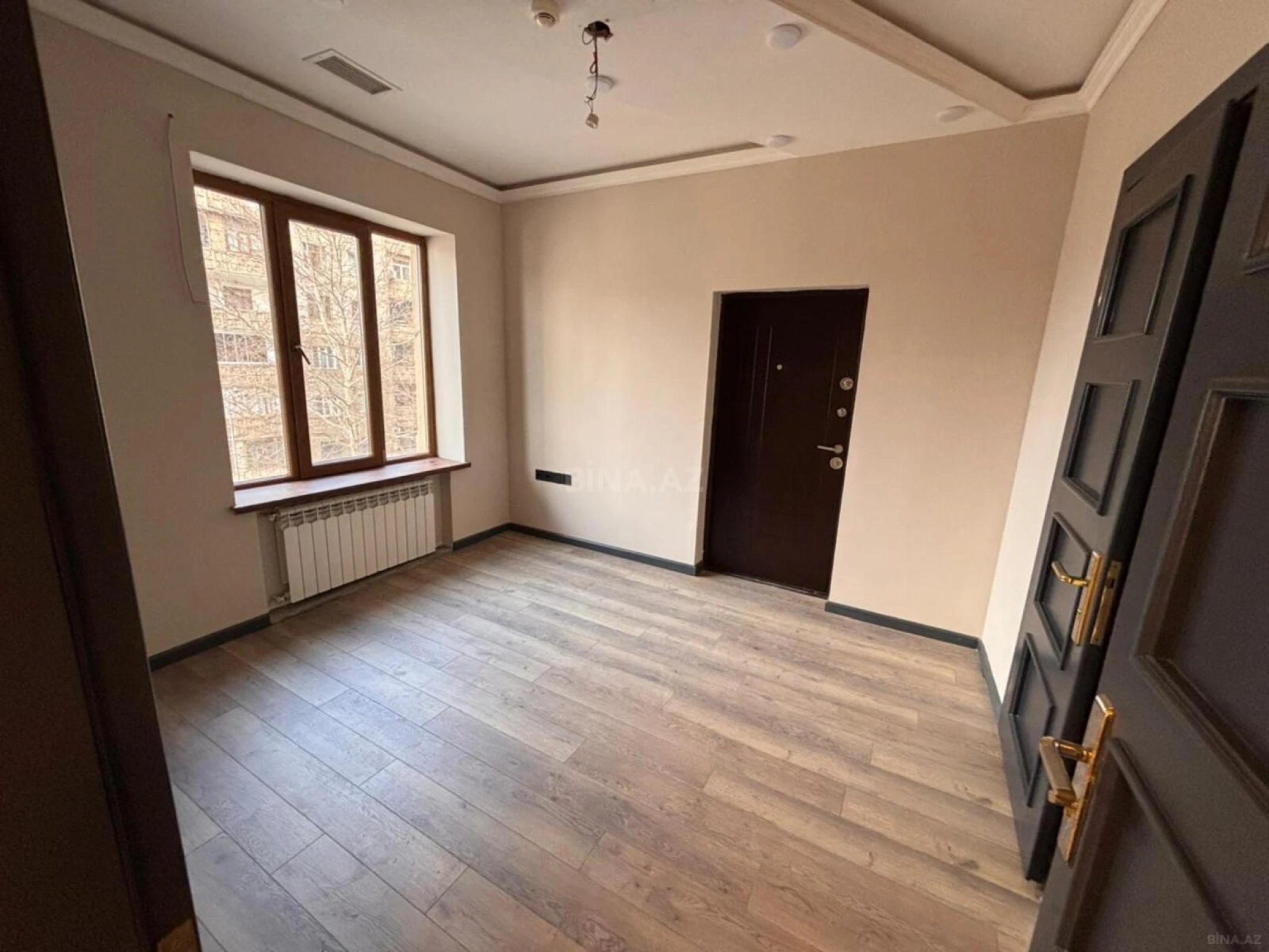 Satılır obyekt 550 m²