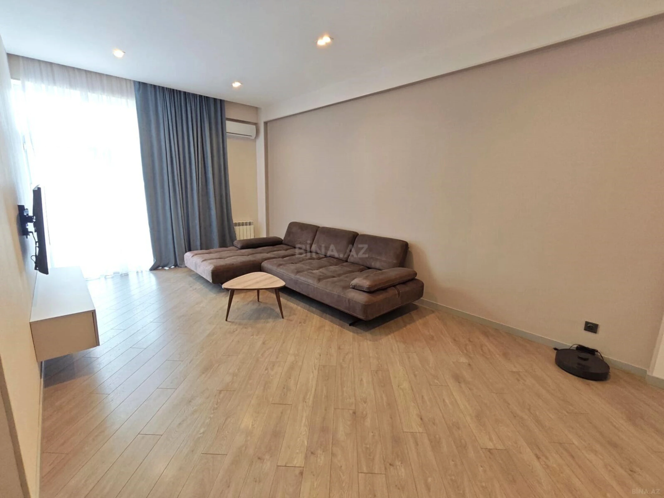 Satılır 4 otaqlı mənzil 135 m²