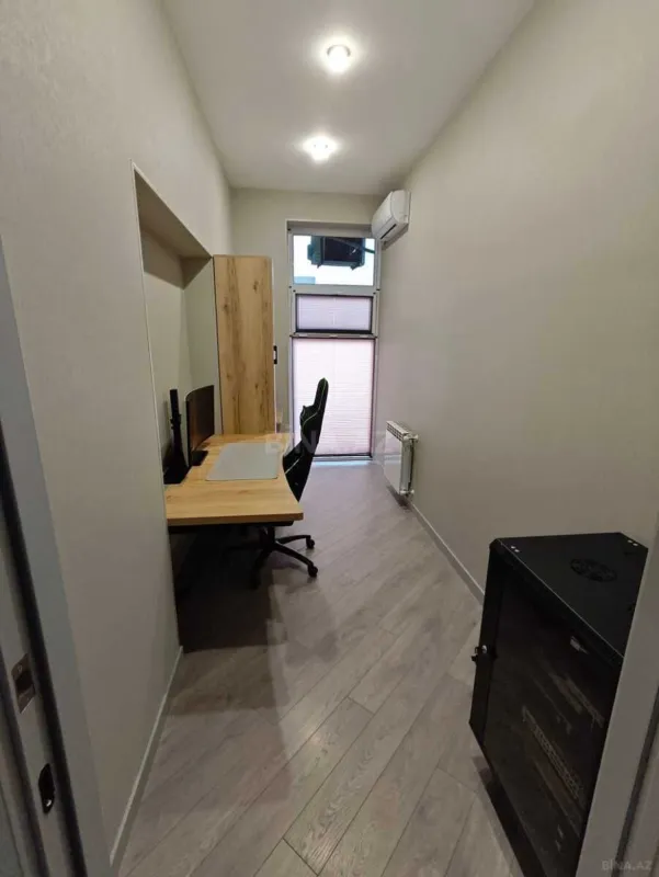 Satılır 4 otaqlı mənzil 135 m²