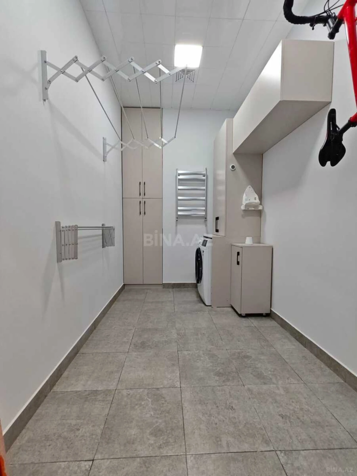 Satılır 4 otaqlı mənzil 135 m²