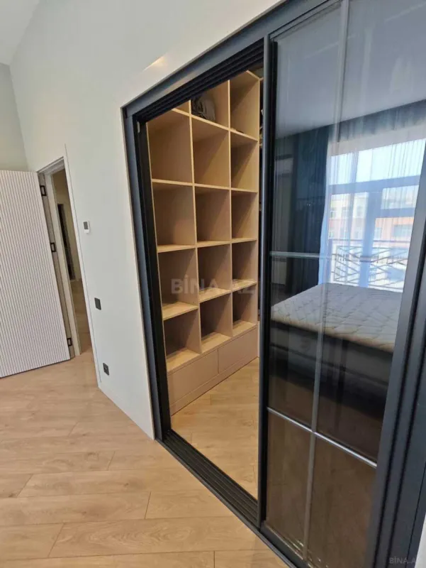 Satılır 4 otaqlı mənzil 135 m²