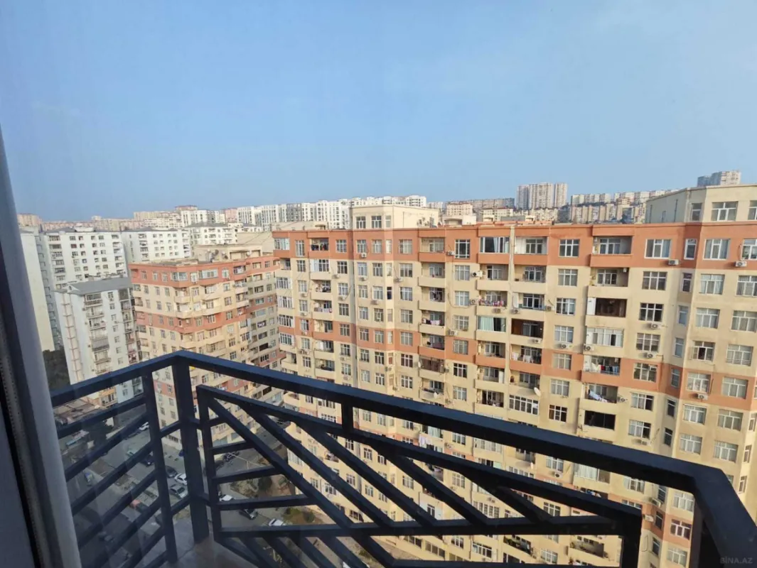 Satılır 4 otaqlı mənzil 135 m²