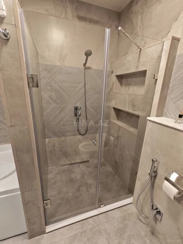 Satılır 4 otaqlı mənzil 135 m²