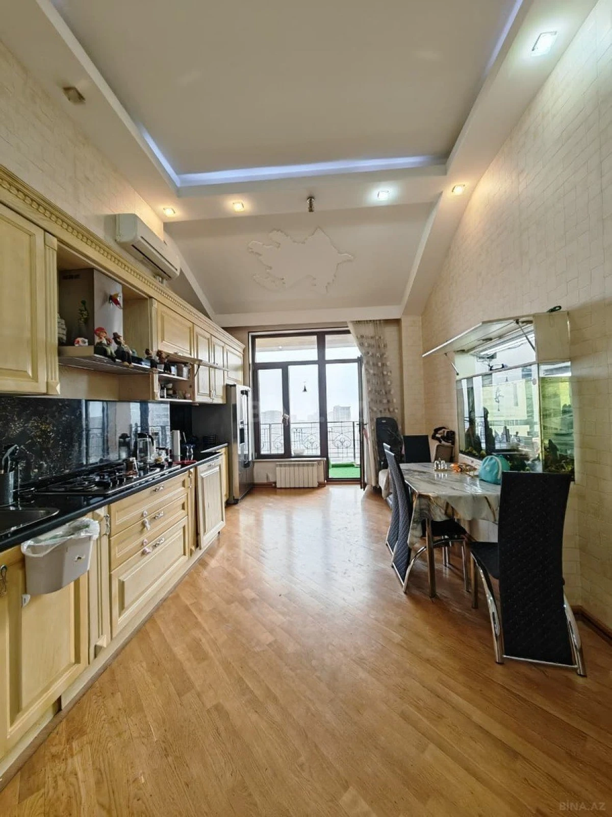 Satılır 5 otaqlı mənzil 205 m²