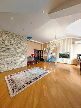 Satılır 5 otaqlı mənzil 205 m²