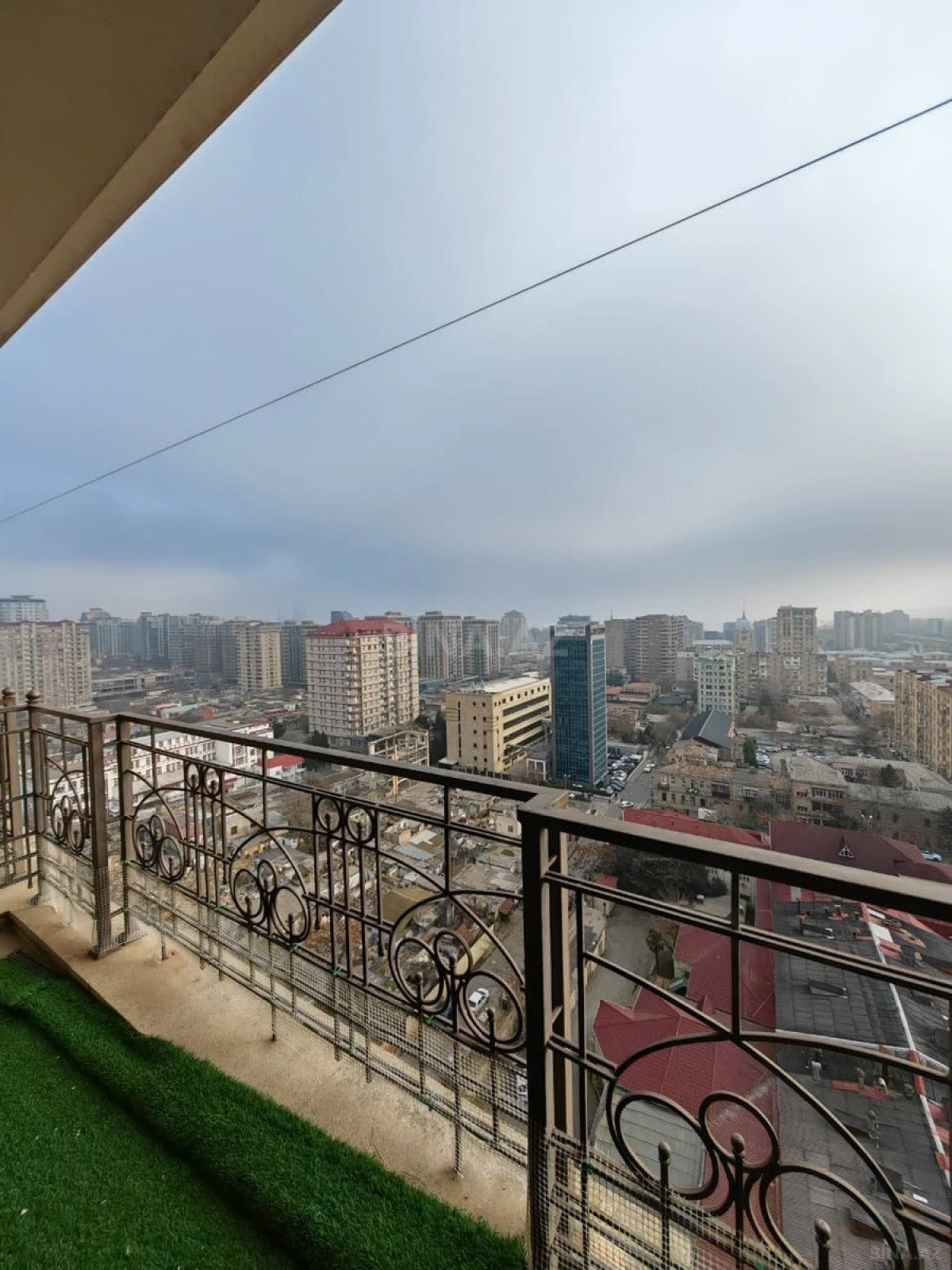 Satılır 5 otaqlı mənzil 205 m²