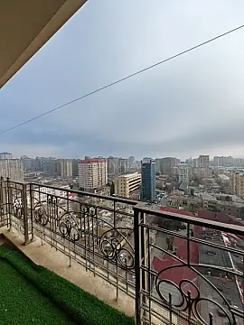 Satılır 5 otaqlı mənzil 205 m²