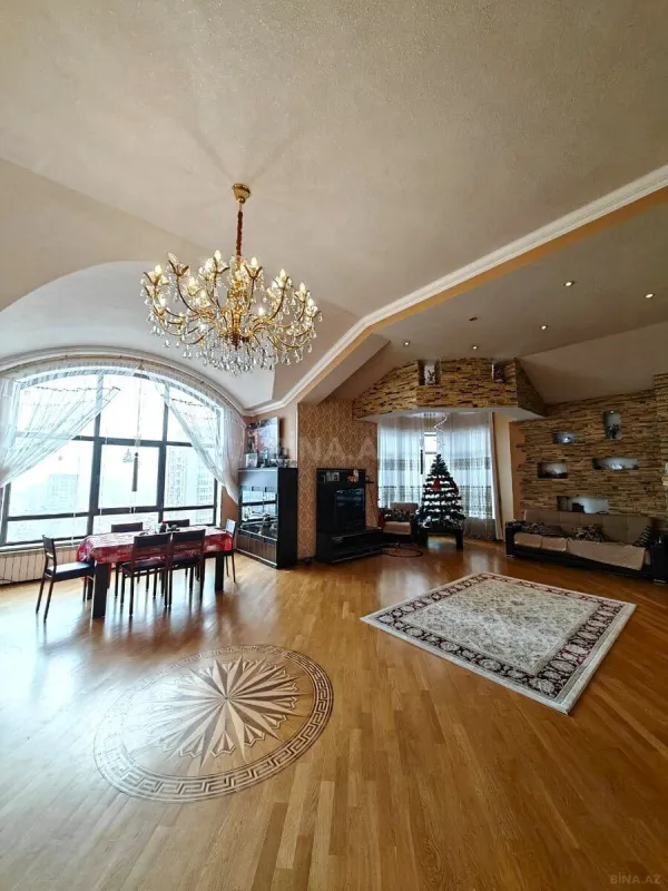 Satılır 5 otaqlı mənzil 205 m²