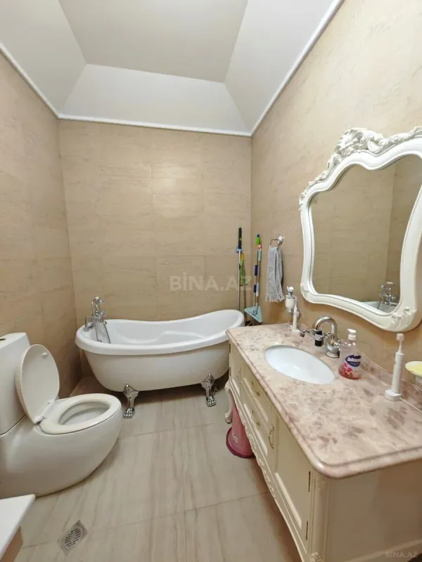 Satılır 5 otaqlı mənzil 205 m²