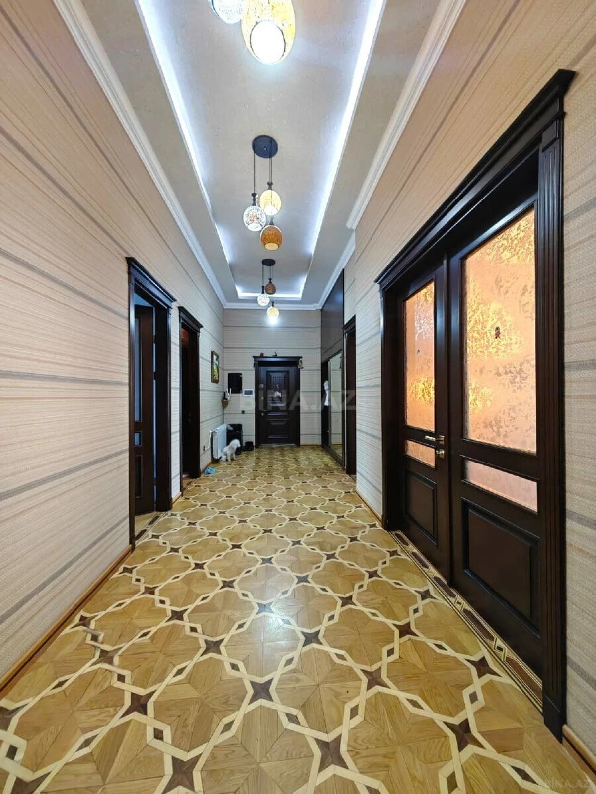 Satılır 5 otaqlı mənzil 205 m²