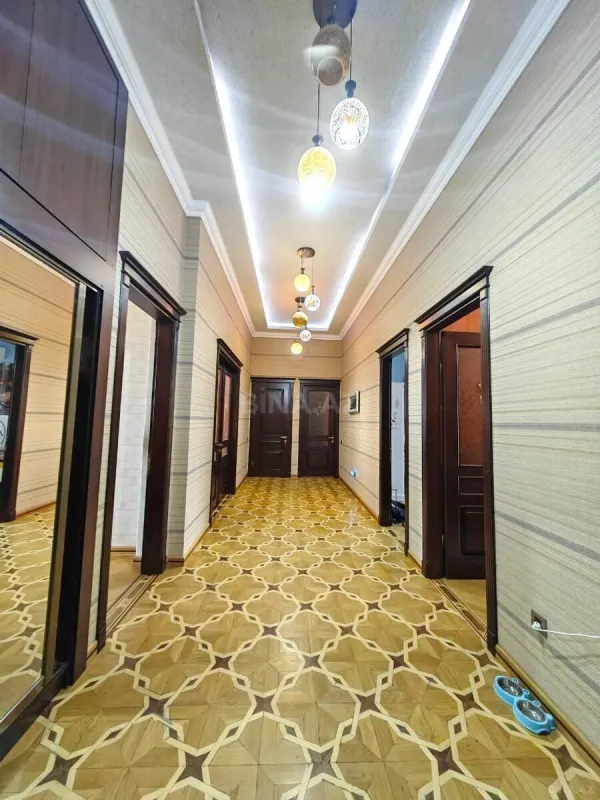 Satılır 5 otaqlı mənzil 205 m²