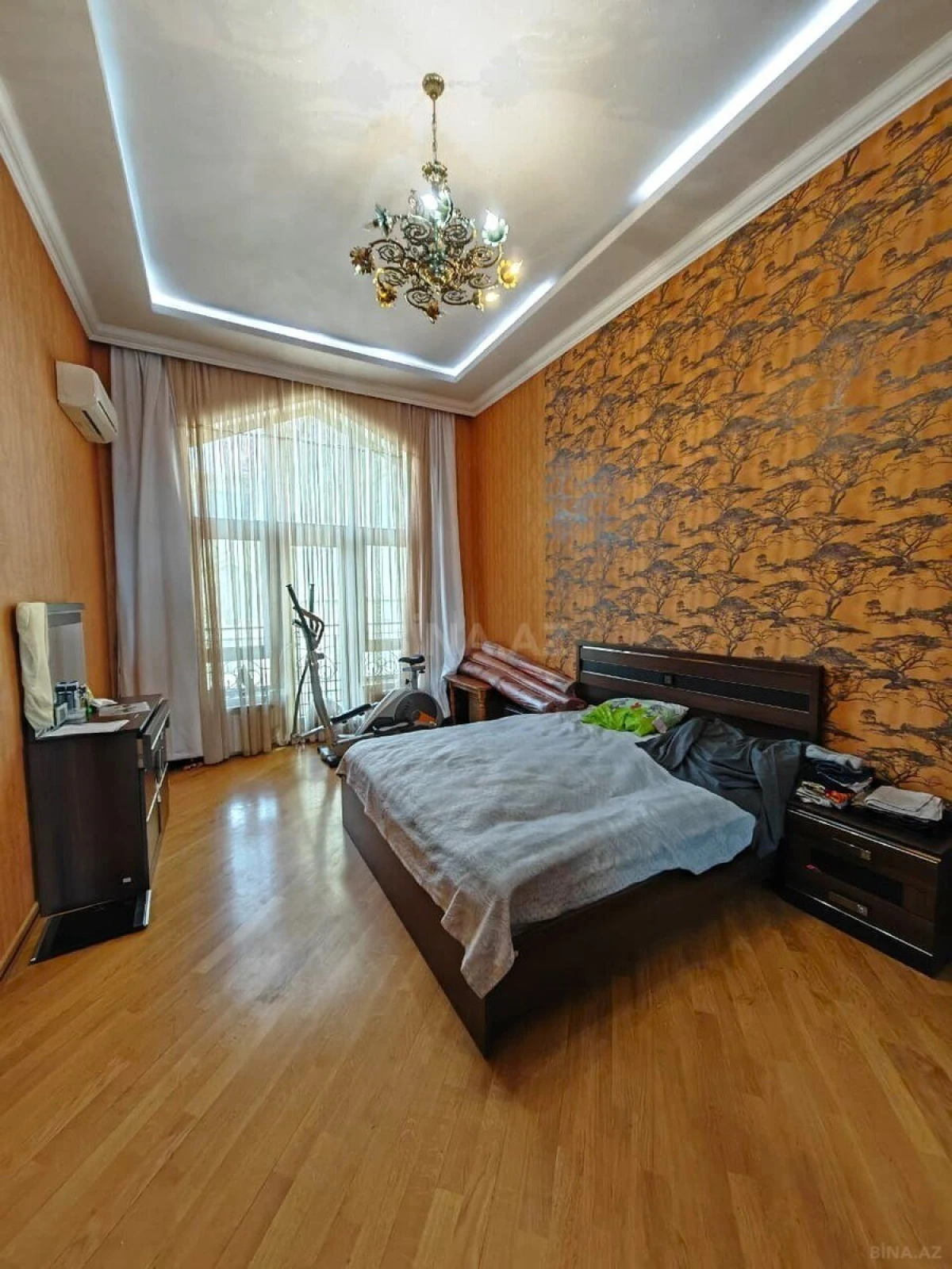 Satılır 5 otaqlı mənzil 205 m²