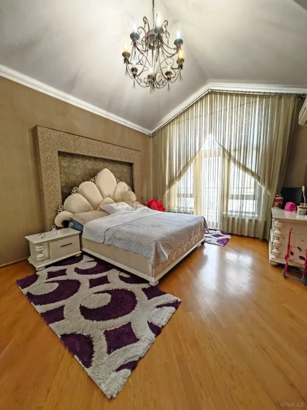 Satılır 5 otaqlı mənzil 205 m²