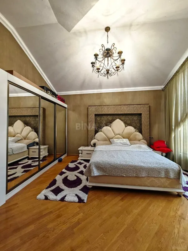 Satılır 5 otaqlı mənzil 205 m²