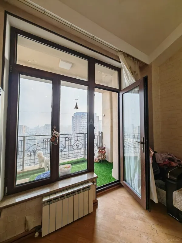 Satılır 5 otaqlı mənzil 205 m²