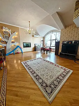 Satılır 5 otaqlı mənzil 205 m²