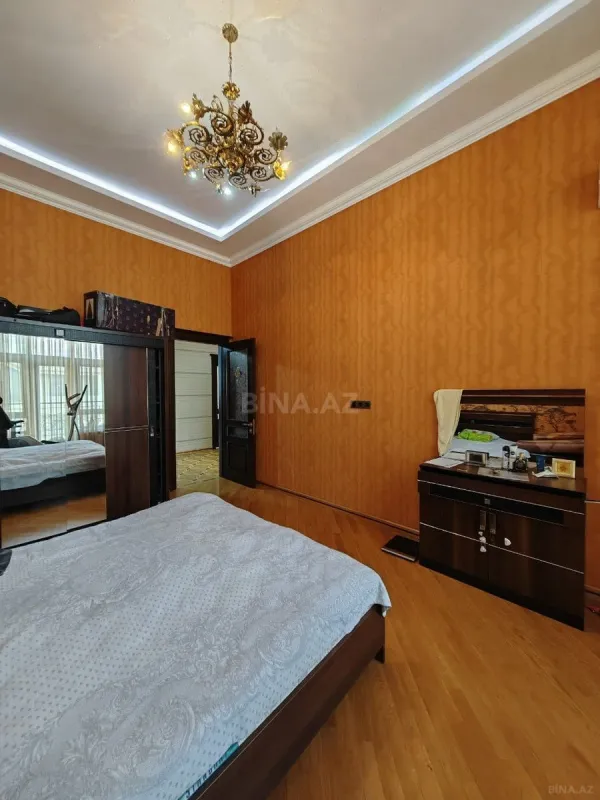 Satılır 5 otaqlı mənzil 205 m²
