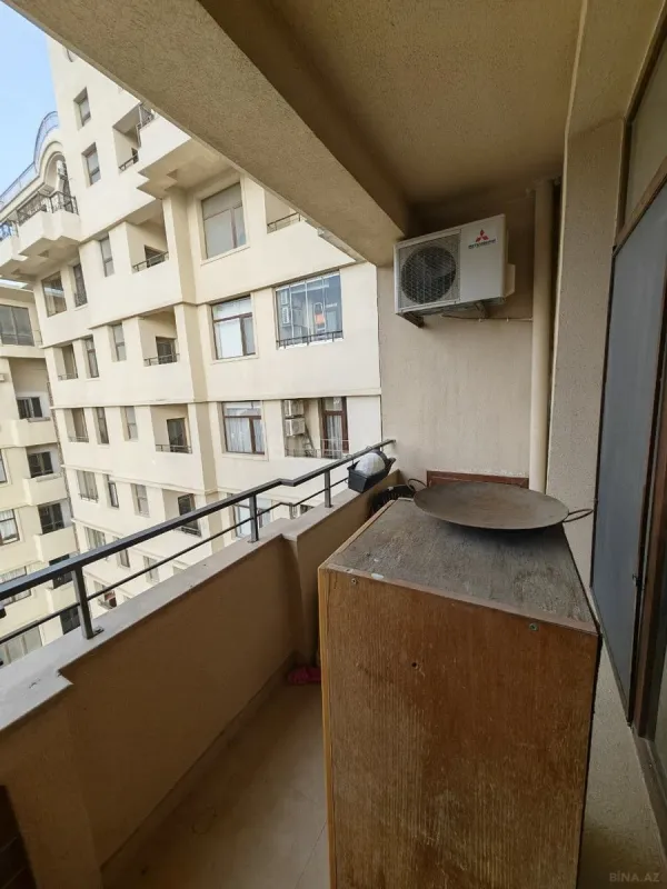 Satılır 5 otaqlı mənzil 205 m²