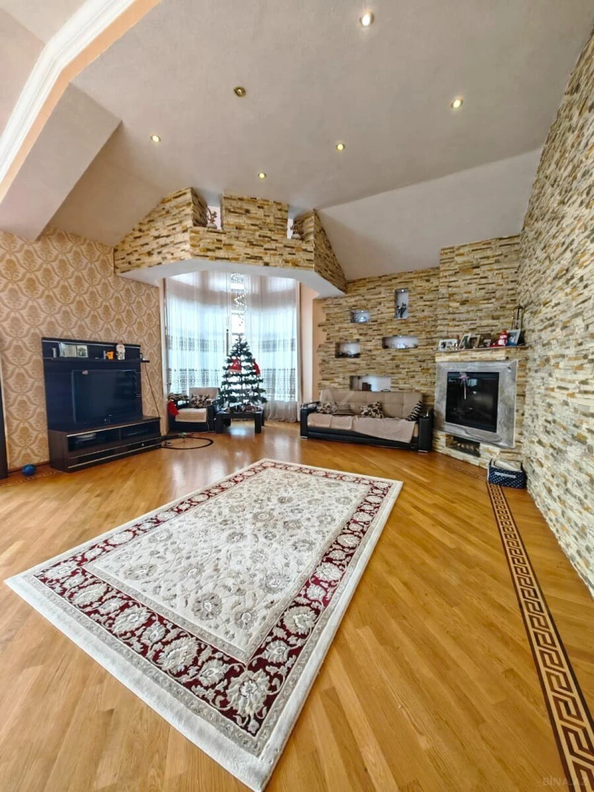 Satılır 5 otaqlı mənzil 205 m²