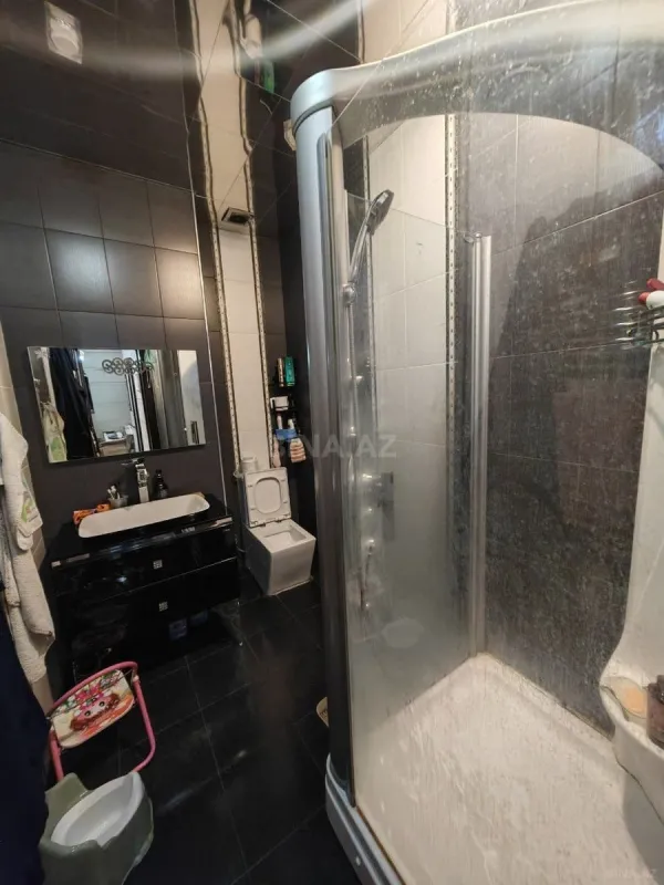 Satılır 5 otaqlı mənzil 205 m²