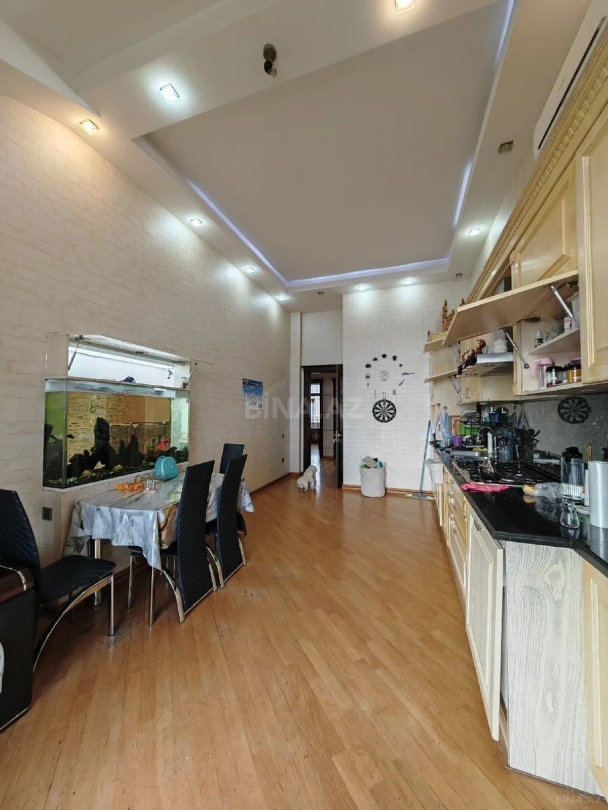 Satılır 5 otaqlı mənzil 205 m²