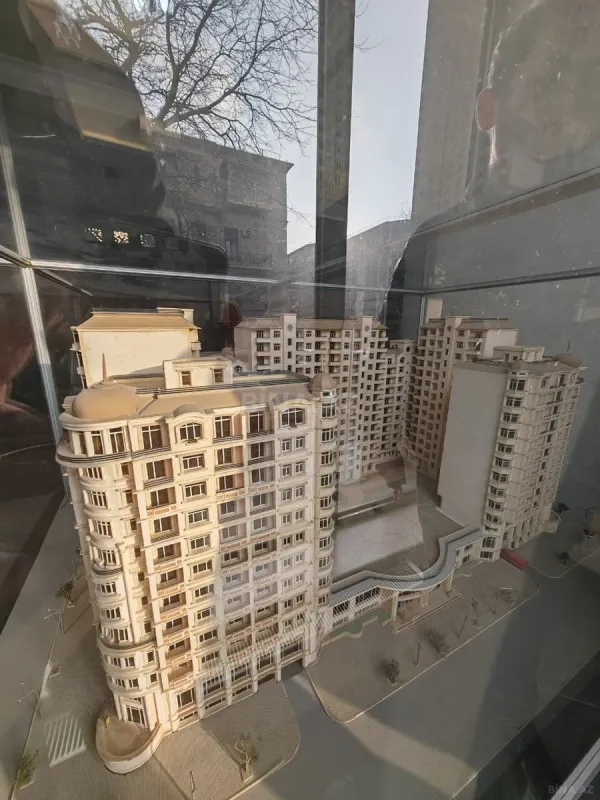 Satılır 5 otaqlı mənzil 205 m²