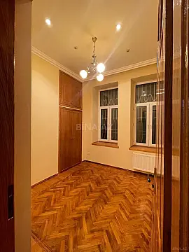 Kirayə verilir 7 otaqlı ofis 350 m²