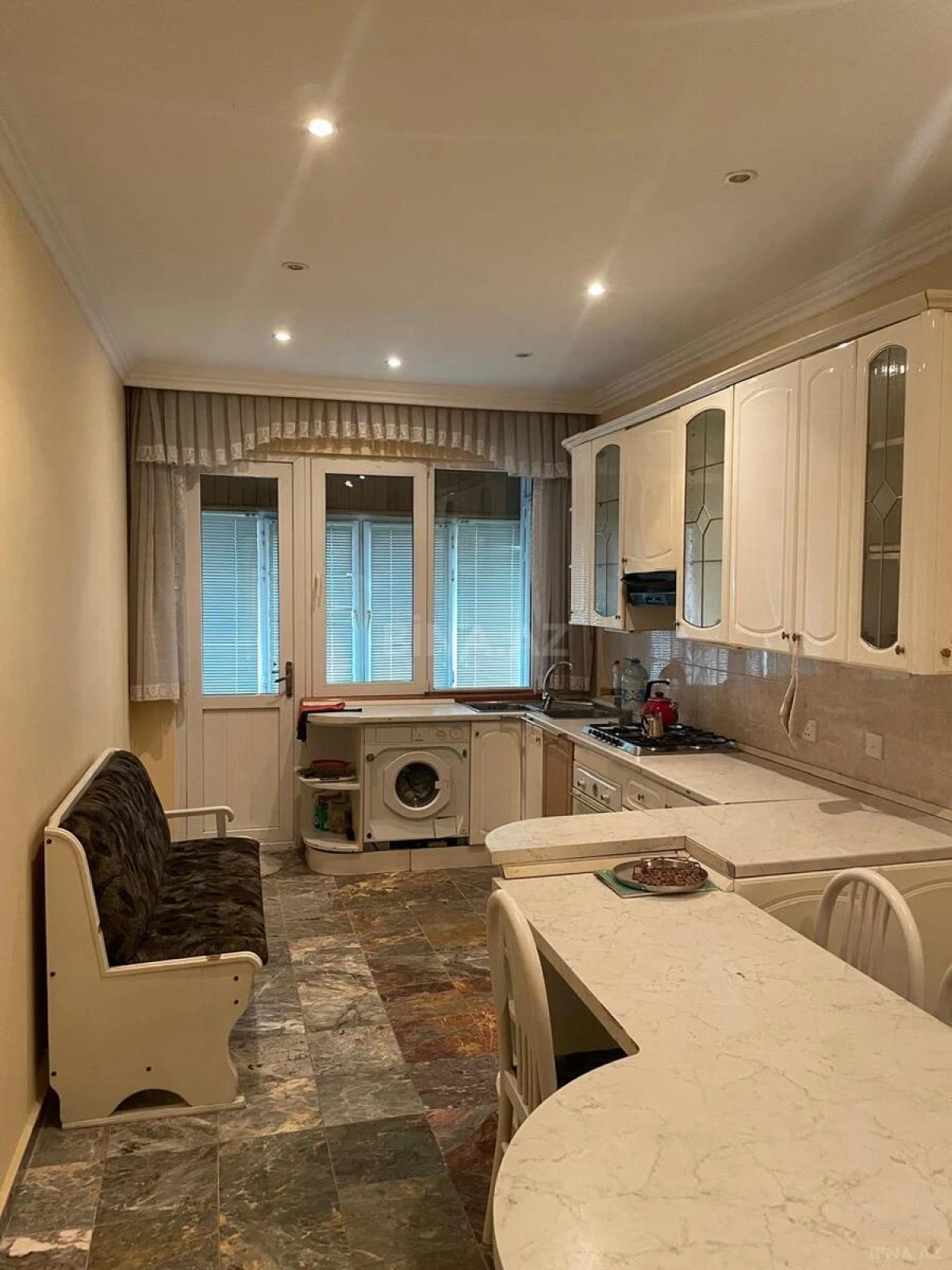 Kirayə verilir 7 otaqlı ofis 350 m²