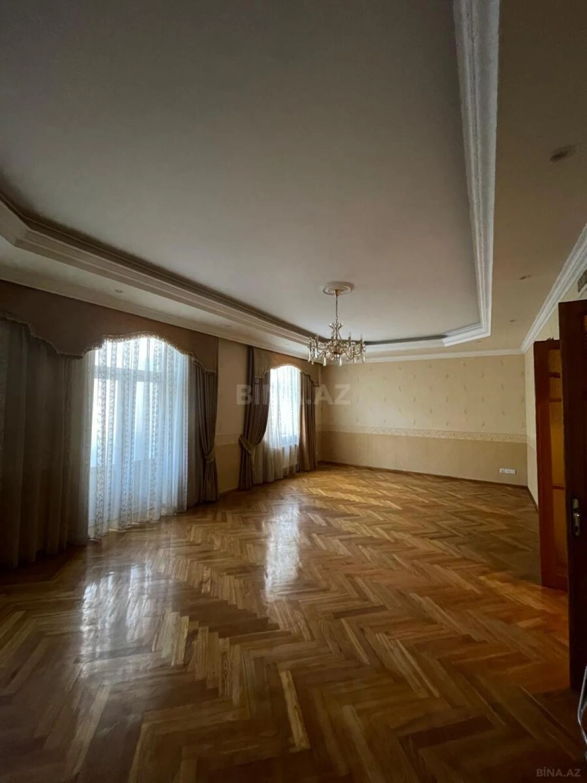 Kirayə verilir 7 otaqlı ofis 350 m²