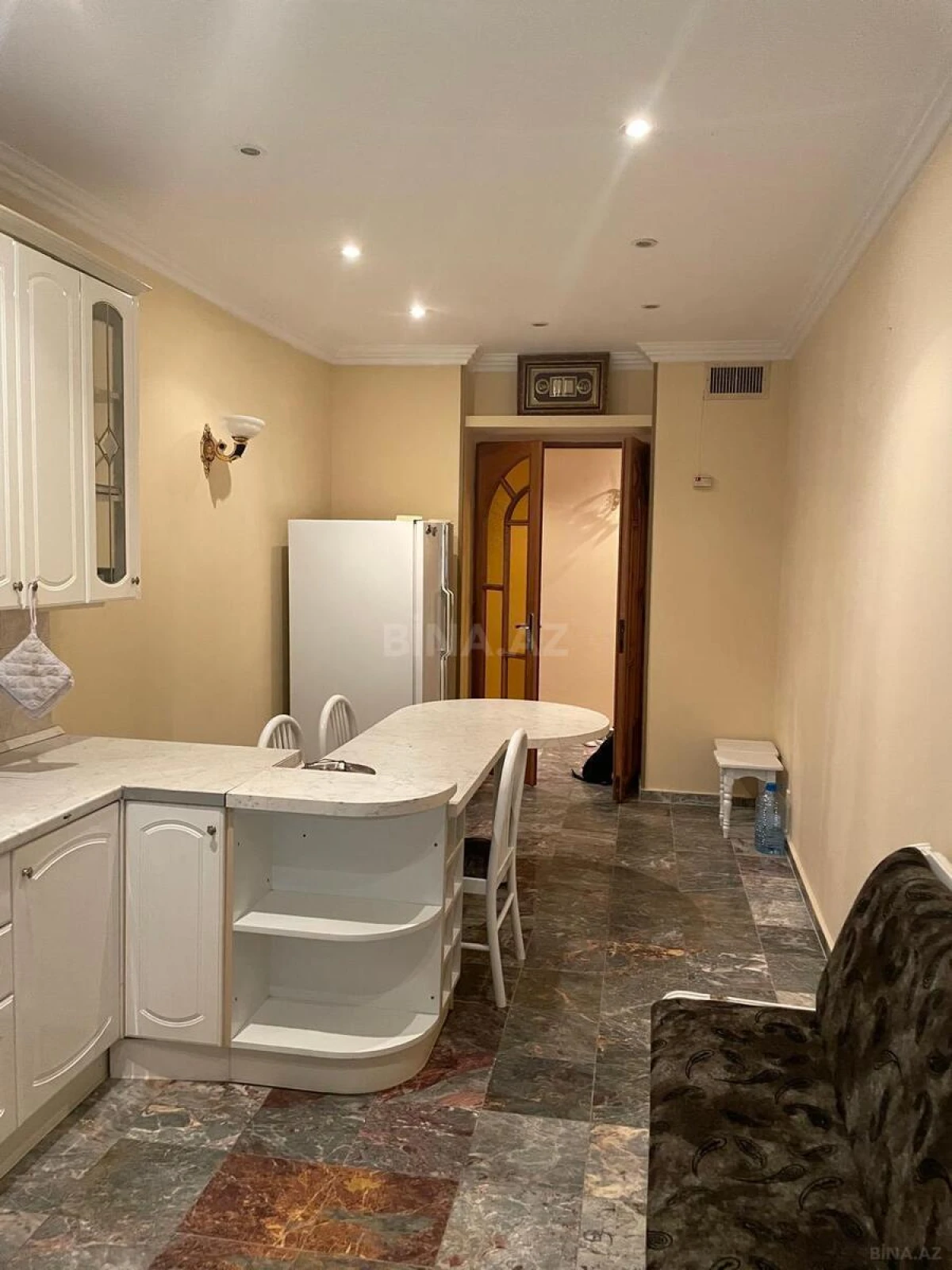 Kirayə verilir 7 otaqlı ofis 350 m²