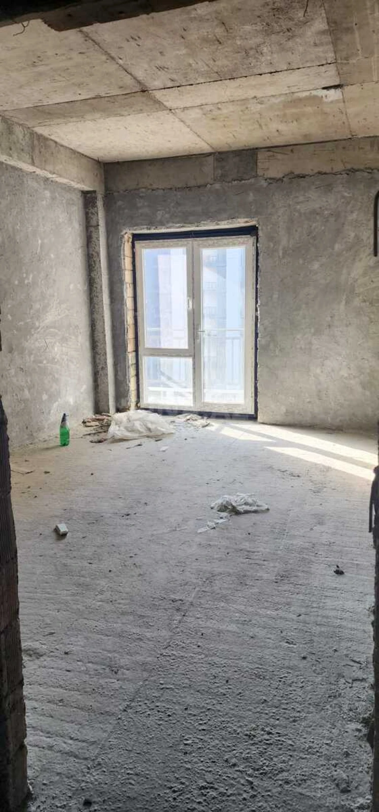 Satılır 4 otaqlı mənzil 163 m²